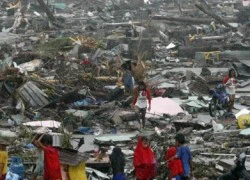 Xót xa xác người nằm rải rác trên phố ở Tacloban, Philippines