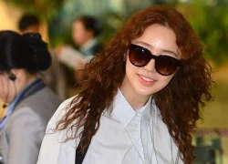 Yoon Eun Hye diện sơ mi dài thùng thình sang Nhật