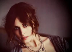 Alexa Chung tiết lộ bí quyết kẻ mắt mèo