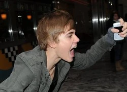 BlackBerry có lẽ đã thành công hơn nếu biết trọng dụng... Justin Bieber