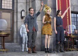 "Catching Fire" bất khả chiến bại với doanh thu "khủng"