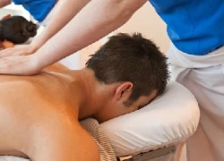 Chồng bao gái massage