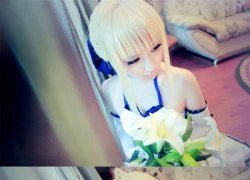 Cosplay nữ hoàng Saber "trắng" nhất trong lịch sử anime Fate/Stay Night