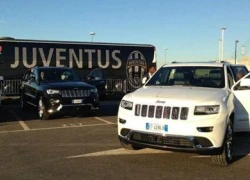 Dàn cầu thủ Juventus nhận 27 xe Jeep Grand Cherokee "đập hộp"