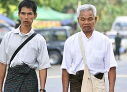 Đàn ông Myanmar thích... mặc váy, nhai trầu