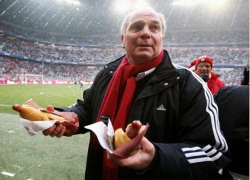 Đi bán xúc xích, Uli Hoeness lén gặp Pep