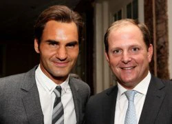 Federer quản lý cho bồ Sharapova