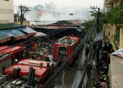 Hà Nội: Chợ Nhà Xanh tan hoang sau đám cháy