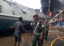 Indonesia: Tàu hỏa chở 600 người đâm xe bồn, bốc cháy dữ dội