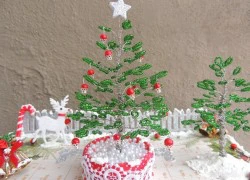 Kết cườm thành cây thông Noel nhỏ xinh thật đẹp