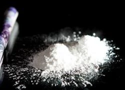 Mẹ bị bắt vì để con gái mang cocaine đến lớp