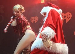 Miley Cyrus nhảy kiểu 18+ với... "ông già Noel"