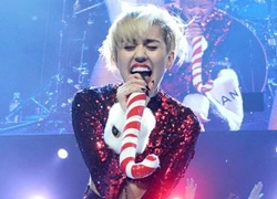 Miley Cyrus vẫn nhảy nhót tưng bừng dù buồn nôn