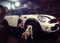 Mini Cooper Baker Street khoác 'áo mới' mùa Giáng sinh