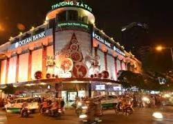 Người Hà Nội rộn ràng xuống đường chơi Noel sớm