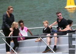 Nhà Jolie-Pitt hạnh phúc đi chơi du thuyền