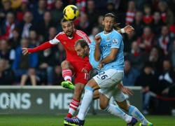 Osvaldo biến hàng thủ Man City thành những gã hề