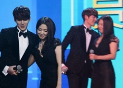 Park Shin Hye và Kim Woo Bin thể hiện tình cảm ngay trên sân khấu