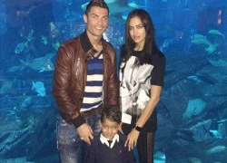 Ronaldo đưa bồ đẹp, con cưng đi chơi thủy cung