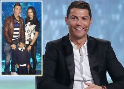 Ronaldo đưa bồ xinh và quý tử đi chơi Tết