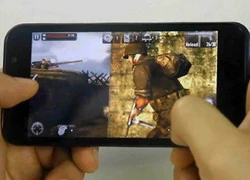 Smartphone RACER trình diễn khả năng chơi game