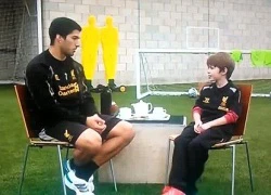 Suarez lại bị fan nhí chơi khó