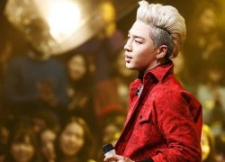 Taeyang tặng quà Noel và ôm cổ fan nữ trên sân khấu