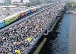 Thái Lan: Phe biểu tình đòi "bao vây Bangkok"