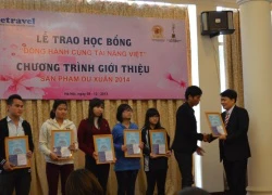 Trao học bổng cho sinh viên nghèo vượt khó