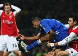 Trước derby London, Ashley Cole đi đêm với cầu thủ Arsenal