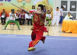 VĐV wushu Việt Nam bị gãy côn khi đang thi đấu