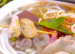 Ăn bún bò "đã ít thịt lại đắt" ở phố Phù Đổng Thiên Vương