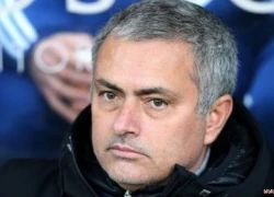 Cổ động viên Arsenal chơi xỏ Jose Mourinho