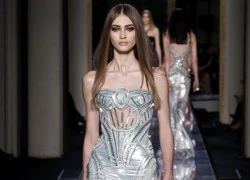 Đồ couture Versace 2014 tràn ngập mũ trùm đầu và pha lê