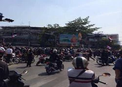 Đoàn biểu tình của ông Suthep bị đánh bom, 28 người bị thương