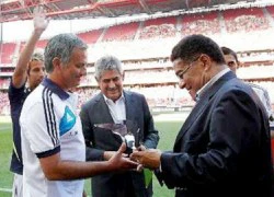 Eusebio thường tặng quà cho Mourinho