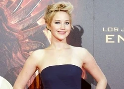 "Jennifer Lawrence bị bắt làm việc như nô lệ"