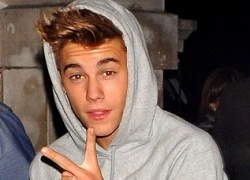 Justin Bieber gây bức xúc vì tè bậy