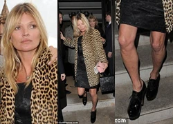 Kate Moss lộ chân nhăn nhúm, chảy xệ