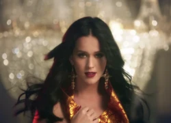 Katy Perry "xe tông", Jessie J đẹp ma quái