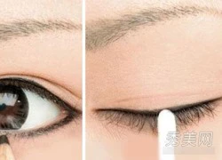 Kẻ eyeliner khắc phục đôi mắt nhỏ