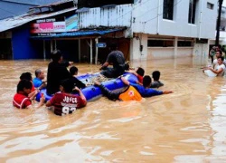 Lũ lụt, lở đất làm 16 người chết ở Indonesia