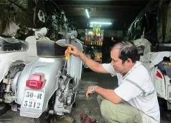 'Phù thủy' độ Vespa cổ