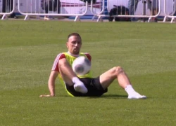 Ribery ngồi tâng bóng siêu đẳng