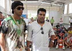 Ronaldinho thác loạn 'không ảnh hưởng đến ai'