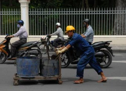 Thu hồi kinh phí chi vượt cho các doanh nghiệp công ích "lương khủng"