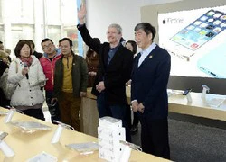 Tim Cook xuất hiện trong lễ ra mắt iPhone tại Bắc Kinh