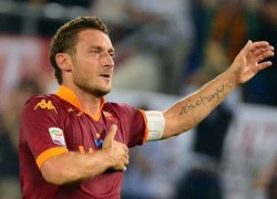 Totti làm đâu... lỗ đấy