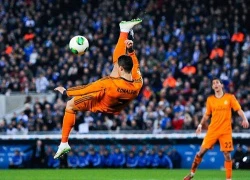 'Xe đạp chổng ngược' của CR7 giống cầu thủ phong trào Việt Nam