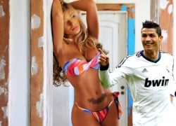 Á hậu vòng ba: &#8220;Ronaldo nghiện xem phim khiêu dâm&#8221;